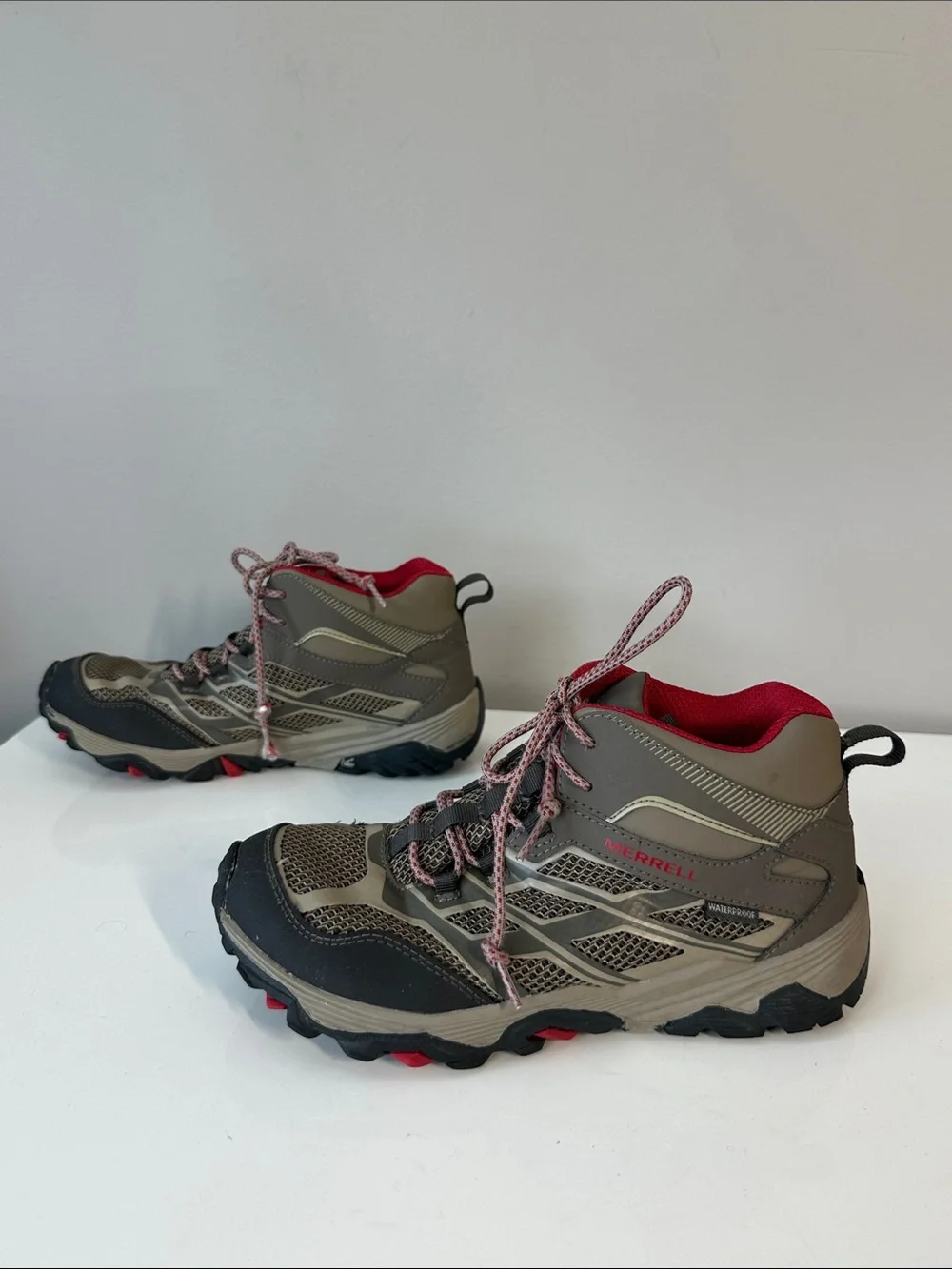 Merrell Kids Moab FST Mid Waterproof Hiking Boots Size 4.5  Gorpcore Outdoor